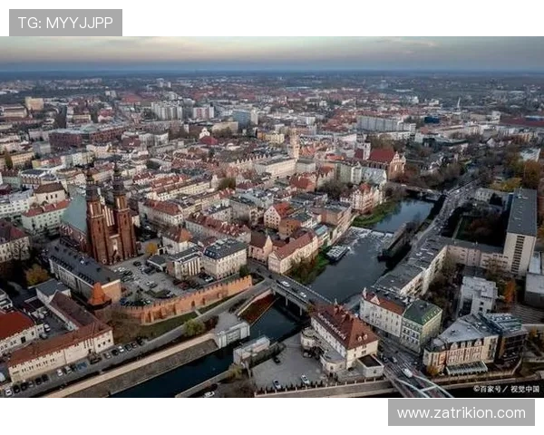 奥尔莫：莱比锡进攻体系中的战术枢纽解析