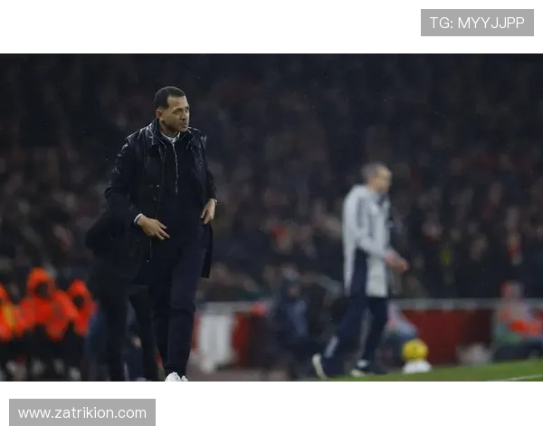 巴黎边路进攻看似犀利,实则缺乏层次与变化 巴黎边路进攻看似犀利,实则缺乏层次与变化